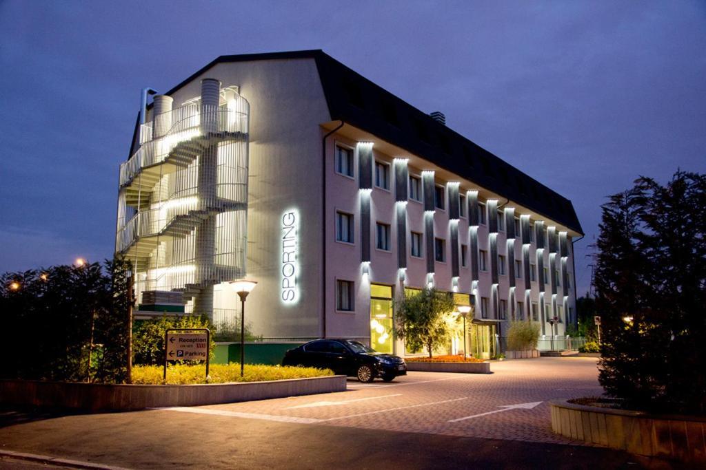 Hotel Sporting Cologno Cologno Monzese Esterno foto